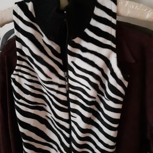 TOMMY HILFIGER Faux fur vest NWT